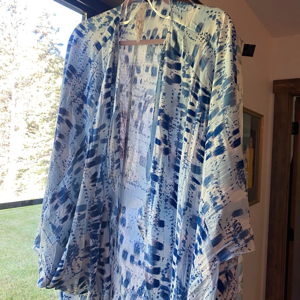 Women’s 3x front-opened blue & white blouse by MM Seven 7